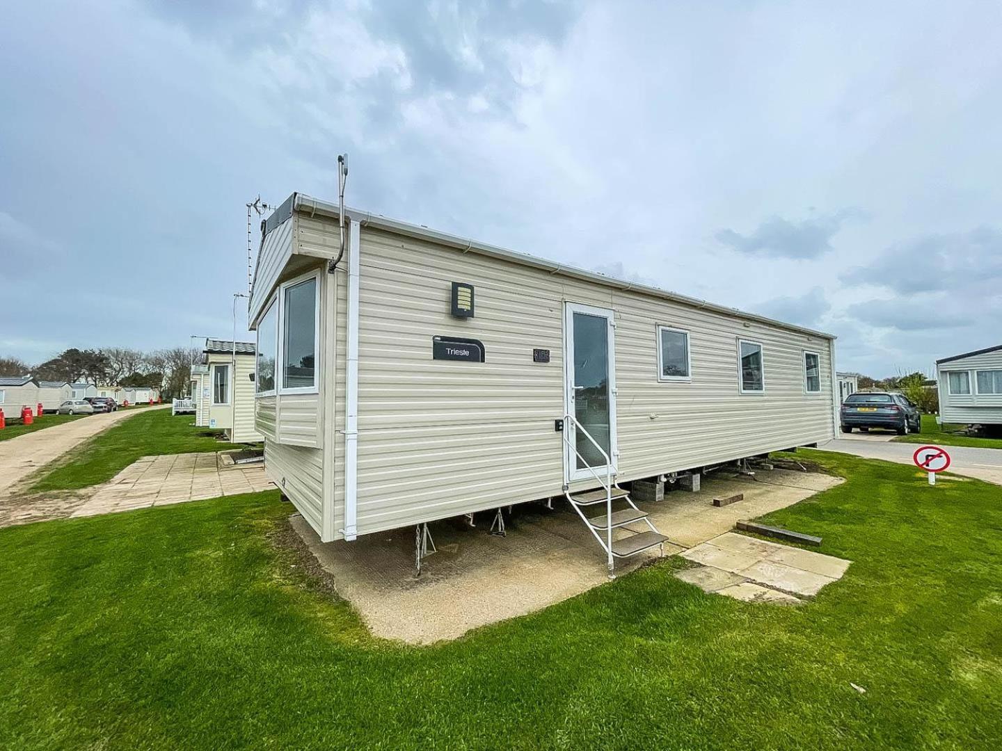 Lovely 8 Berth Caravan With Free Wifi At Broadland Sands, Suffolk Ref 20135Bs Hotel Hopton on Sea Exterior photo