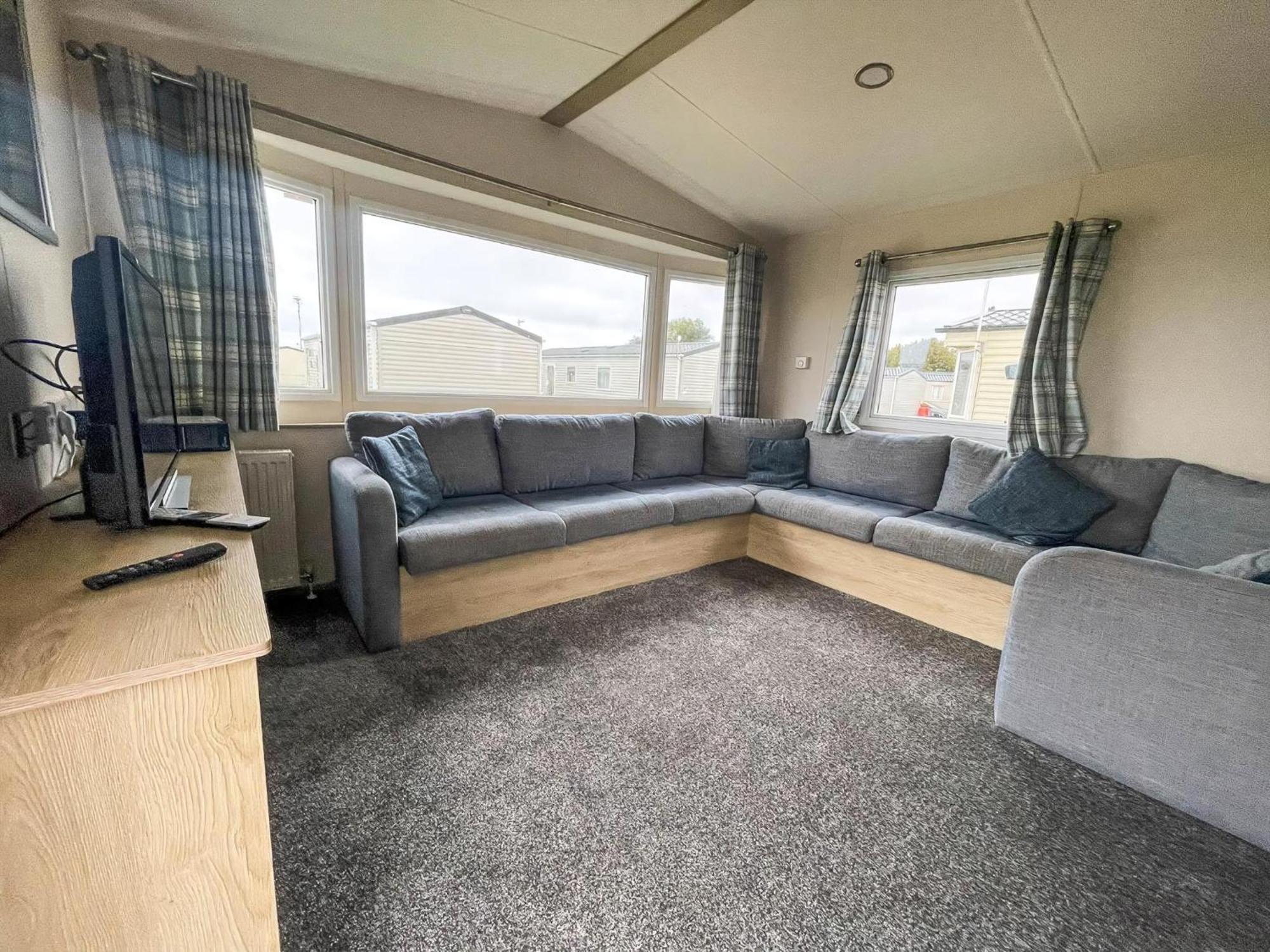 Lovely 8 Berth Caravan With Free Wifi At Broadland Sands, Suffolk Ref 20135Bs Hotel Hopton on Sea Exterior photo